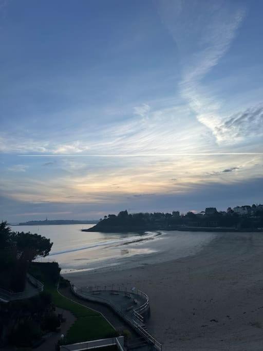 Avec Acces Et Dinard